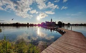 zentrale Ferienwohnung - direkt am See und in Schlossnähe